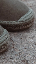 <p>Bayona, maison d’espadrilles artisanales</p>